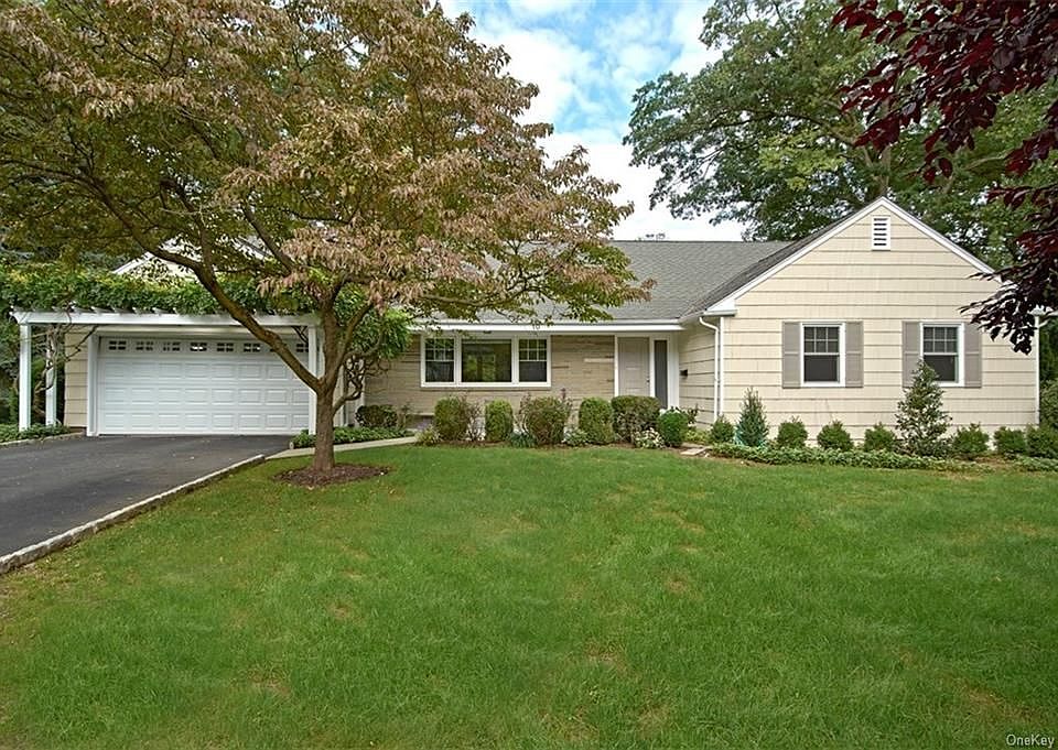 1st image of 10 Fieldstone Rd