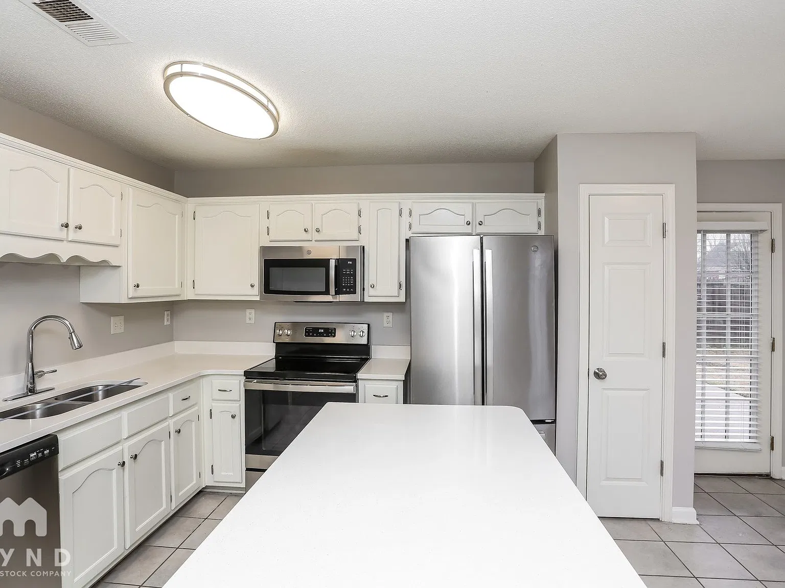 4 bed, 2.0 bath, 2000 sqft, $2,025 — Photo 3