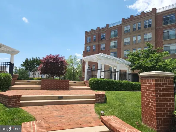 680 Watermans Dr APT 405, Woodbridge, VA 22191