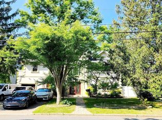 179 Lawrence Dr, Paramus, NJ 07652