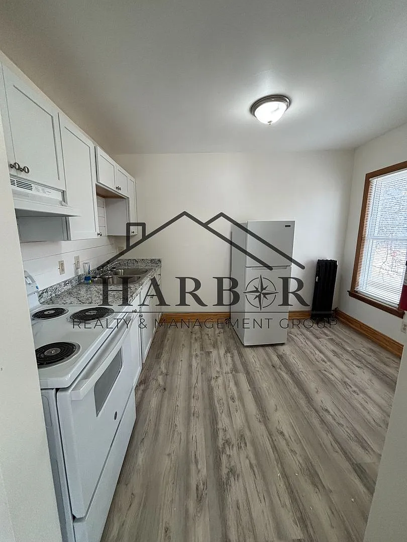 $250 Gift Card Move in Special — Photo 4