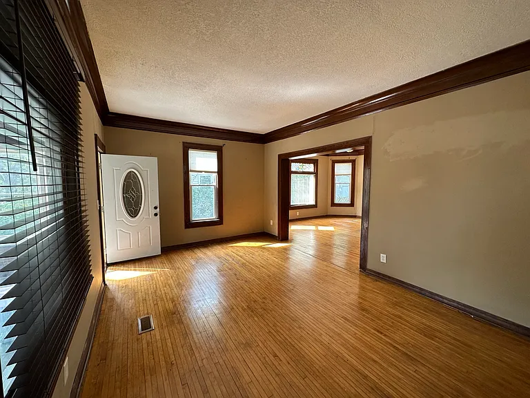 2943 Bryant Ave N — Photo 5