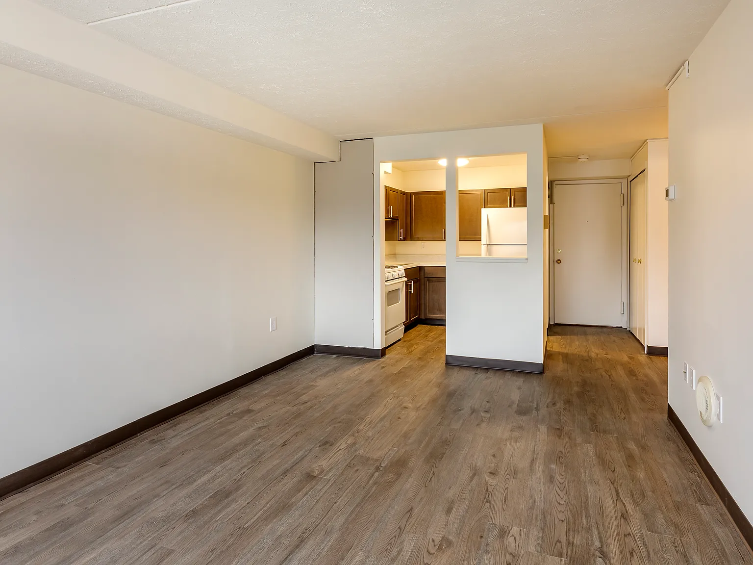 Owls Nest Apartments — Photo 3