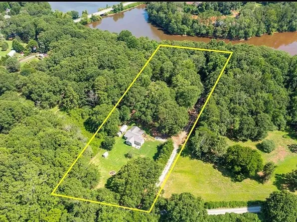 81 Hughes Rd, Toccoa, GA 30577