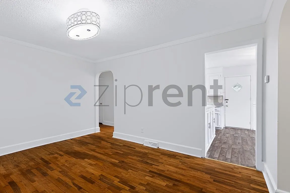 3 bed, 1.5 bath, 1200 sqft, $1,725 — Photo 2