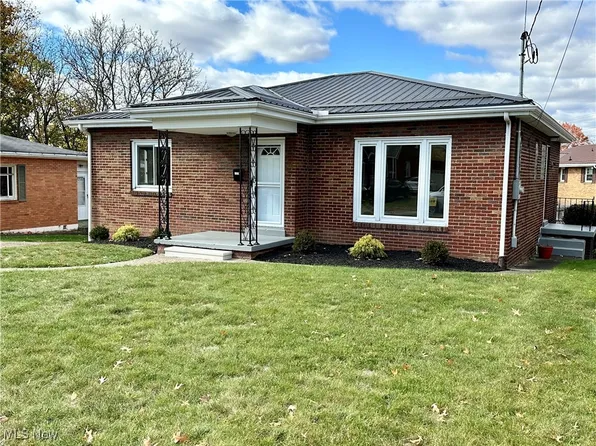 1303 Overlook Dr, Weirton, WV 26062