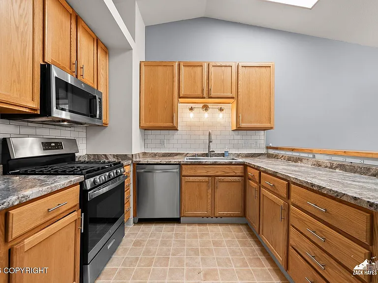 635 Pearl Dr — Photo 17