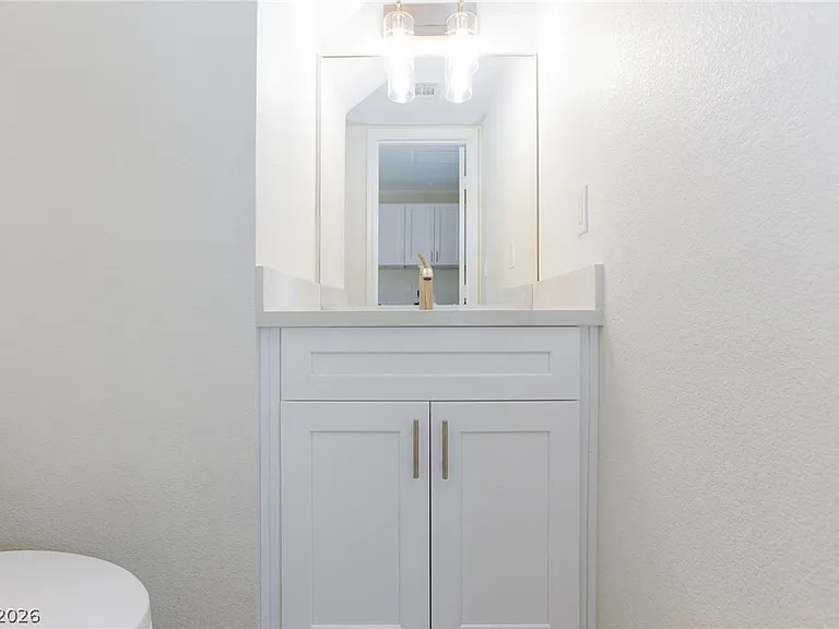 8048 W Rochelle Ave — Photo 17