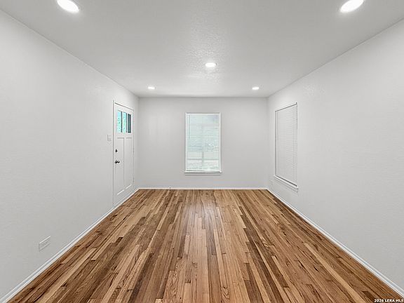 4th image of 811 La Manda Blvd