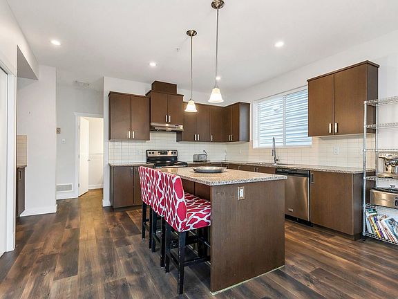 2nd image of 10777 Erskine St