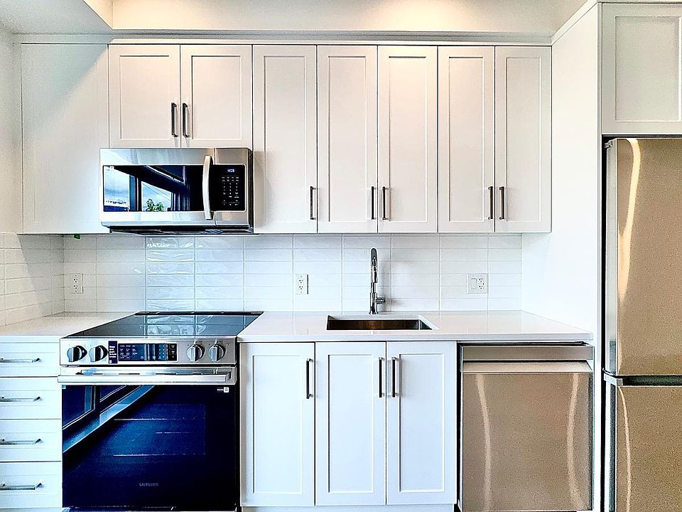 1st image of 22348 North Ave #217