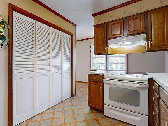4th image of 52 Delshire Dr