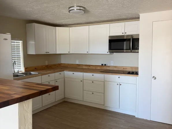 15 Phoenix Ave NW, Albuquerque, NM 87107