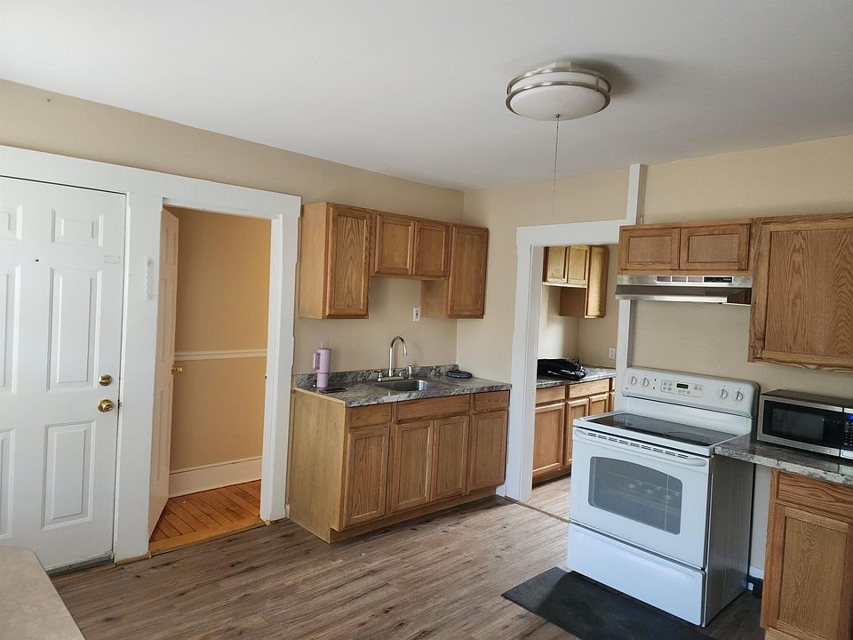 1st image of 18 William St #1