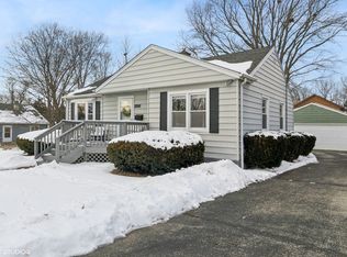 234 Woodlawn Dr, Mundelein, IL 60060