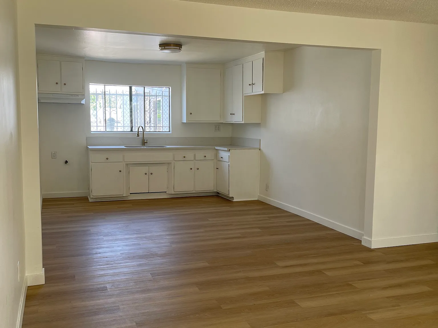 1240 E 76th Pl — Photo 2