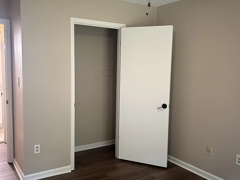 550 Creekwood Xing — Photo 29
