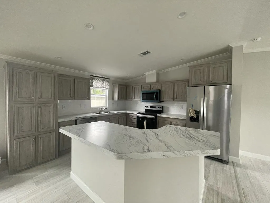 3 bed, 2.0 bath, 1352 sqft, $1,899 — Photo 2