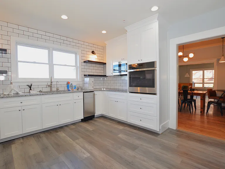 1071 Middle St — Photo 1