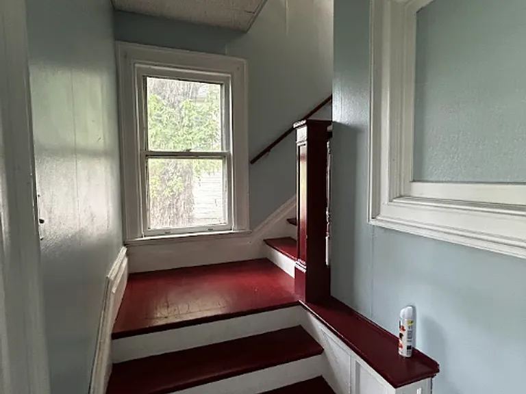 1638 Sanderson Ave — Photo 6