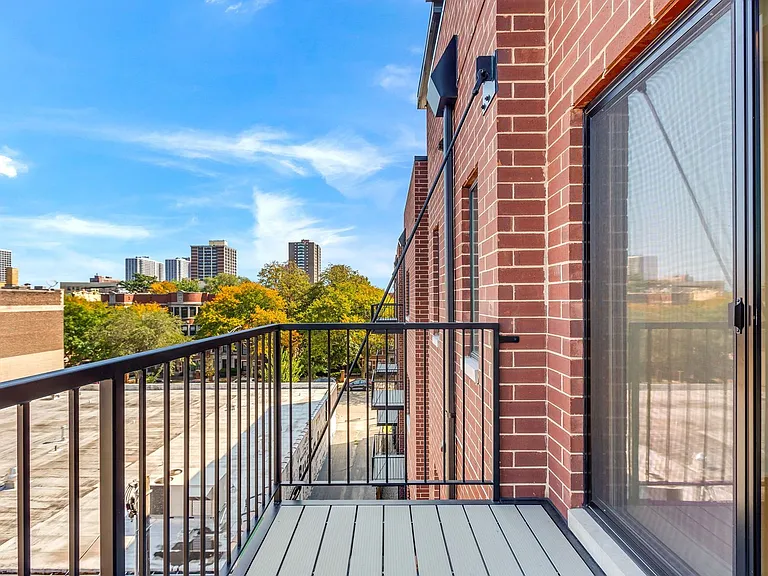 4102 N Sheridan Rd #306 — Photo 6