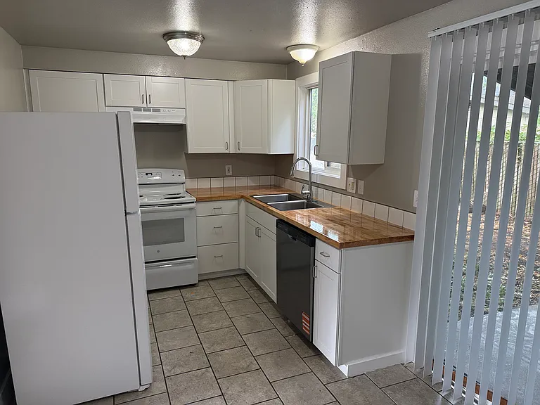 70 N Grand St — Photo 4