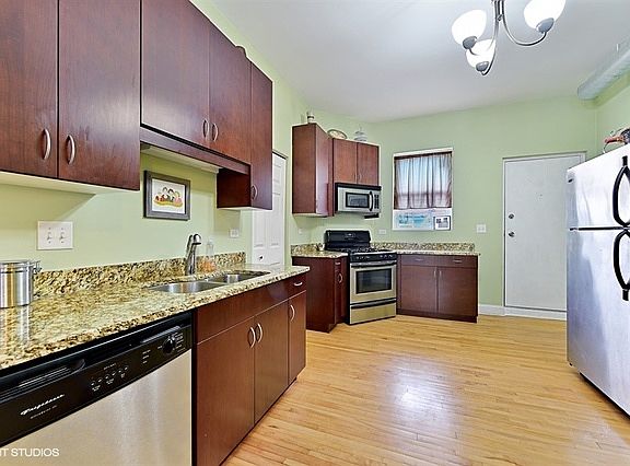 5th image of 2027 N California Ave #E2