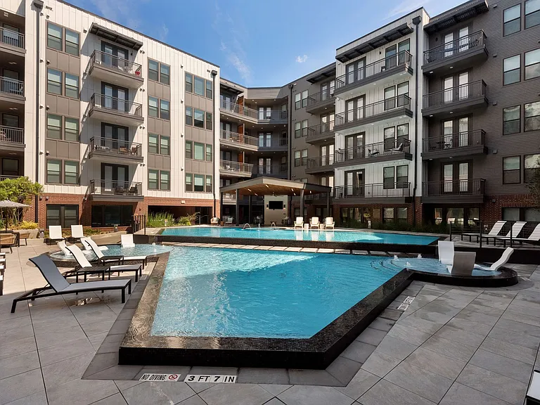 Troubadour Apartments — Photo 9