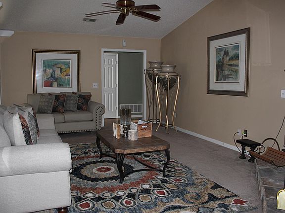 3rd image of 209 N Chateau Dr
