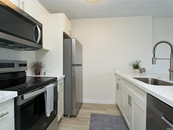 98-500 Koauka Loop APT 8B, Aiea, HI 96701