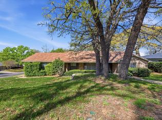 700 Vail Dr, Arlington, TX