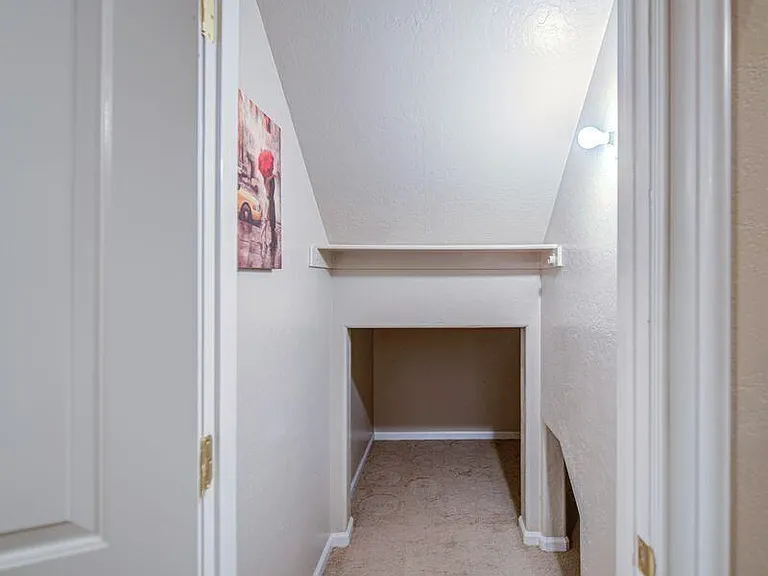 2201 E Tahitian Way — Photo 32