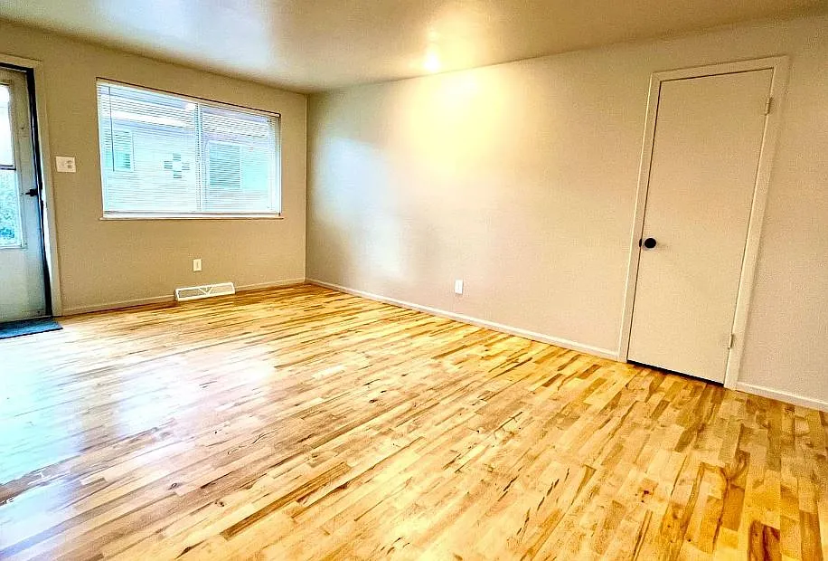 3 bed, 1072 sqft, $2,650 — Photo 2