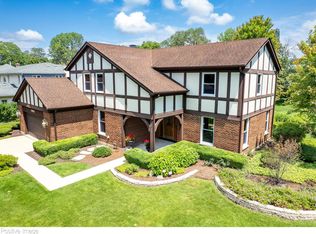 1413 Tomlin Dr, Burr Ridge, IL 60527