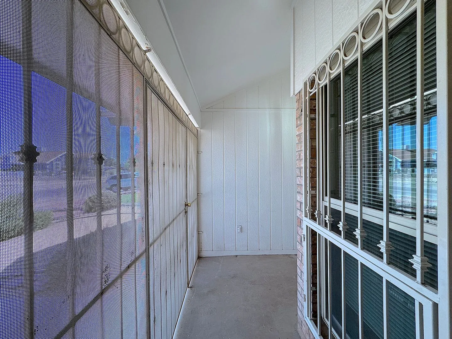 East El Paso 3bed/2bath Refrig A/C! — Photo 2