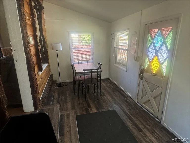 208 E Mountain View Blvd — Photo 4