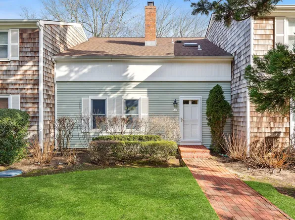 570 Hampton Rd APT 7, Southampton, NY 11968