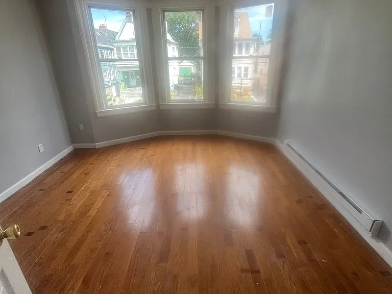 961 Grove St #1R — Photo 5