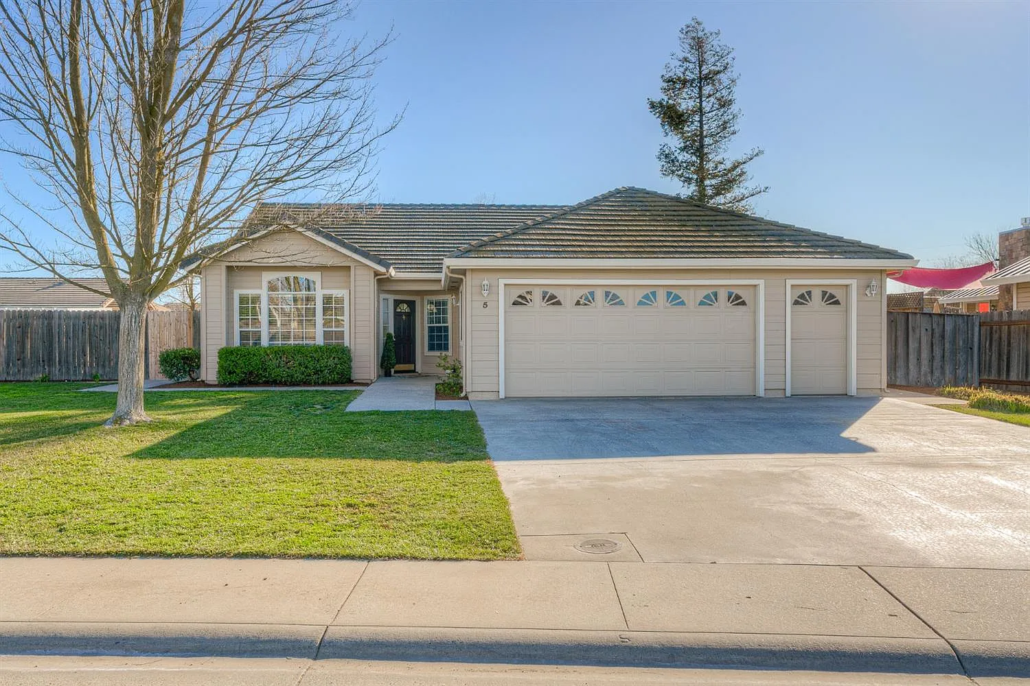 5 Forestwood Dr photo 1