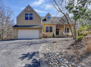 114 Anatomig Rd, Pocono Pines, PA 18350