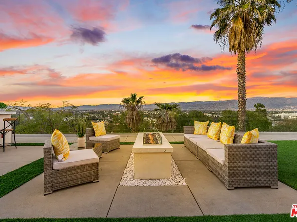 10901 Terryview Dr, Studio City, CA 91604
