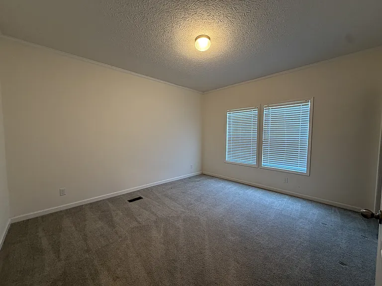 1311 E Memorial Hwy — Photo 18