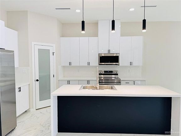 4th image of 1020 W Solaris Ln