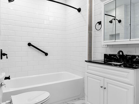 5th image of 946 Pacific St APT 3