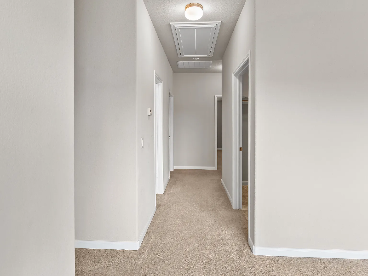 5 bed, 3.5 bath, 3070 sqft, $3,000 — Photo 3