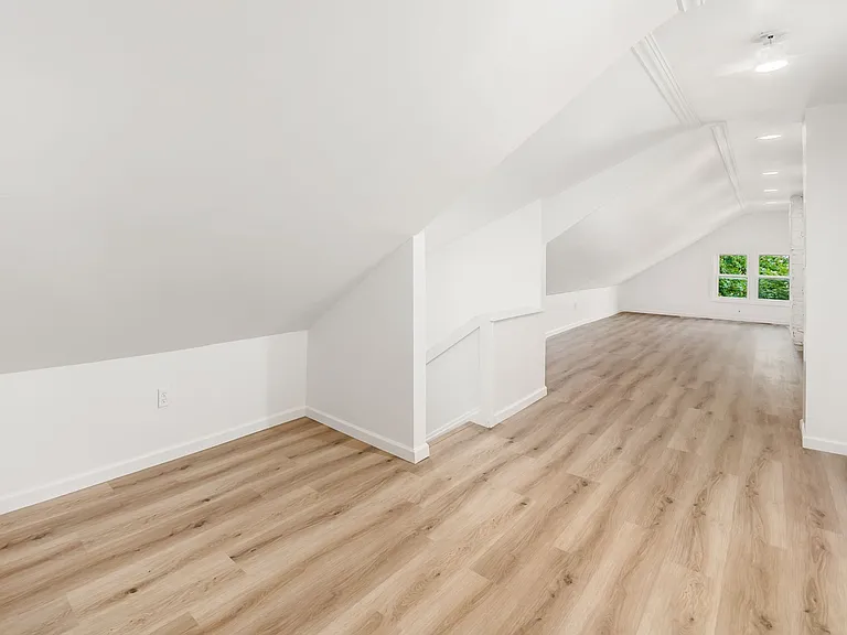 1466 Summit St #MAIN — Photo 25