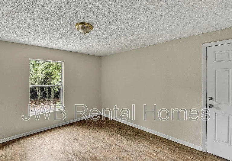 485 W 58th St — Photo 10