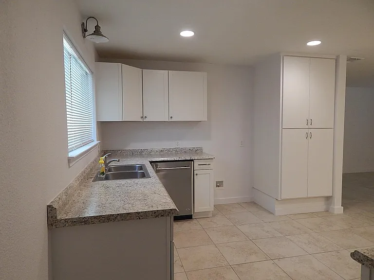1510 Gordon St — Photo 11
