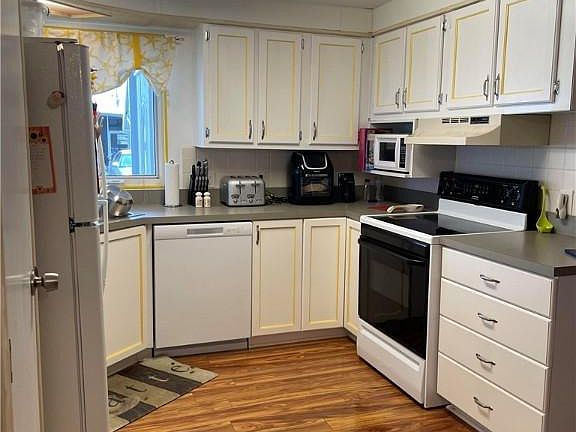 4th image of 3025 Longview Ln