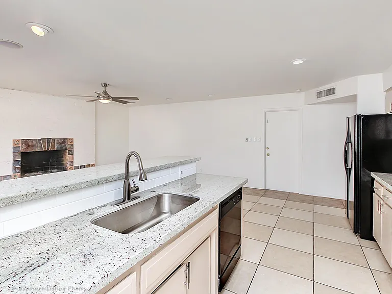 1702 E El Parque Dr — Photo 8